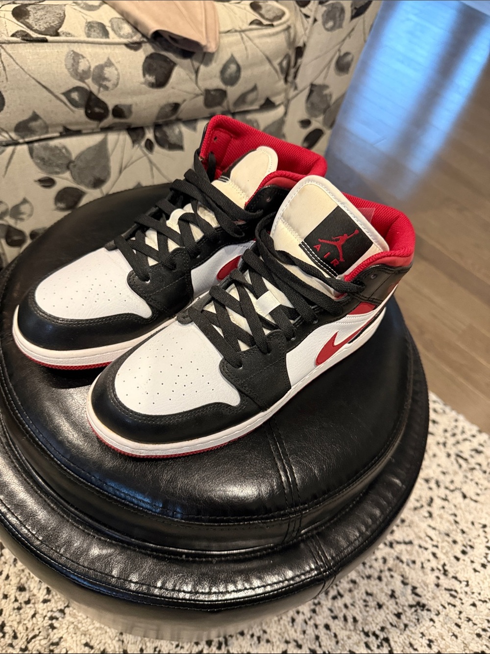 Nike Air Jordan 1 Mid White Black Red